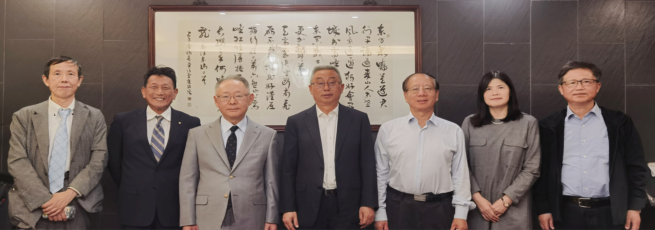 日本別府大學校長一行訪問學校