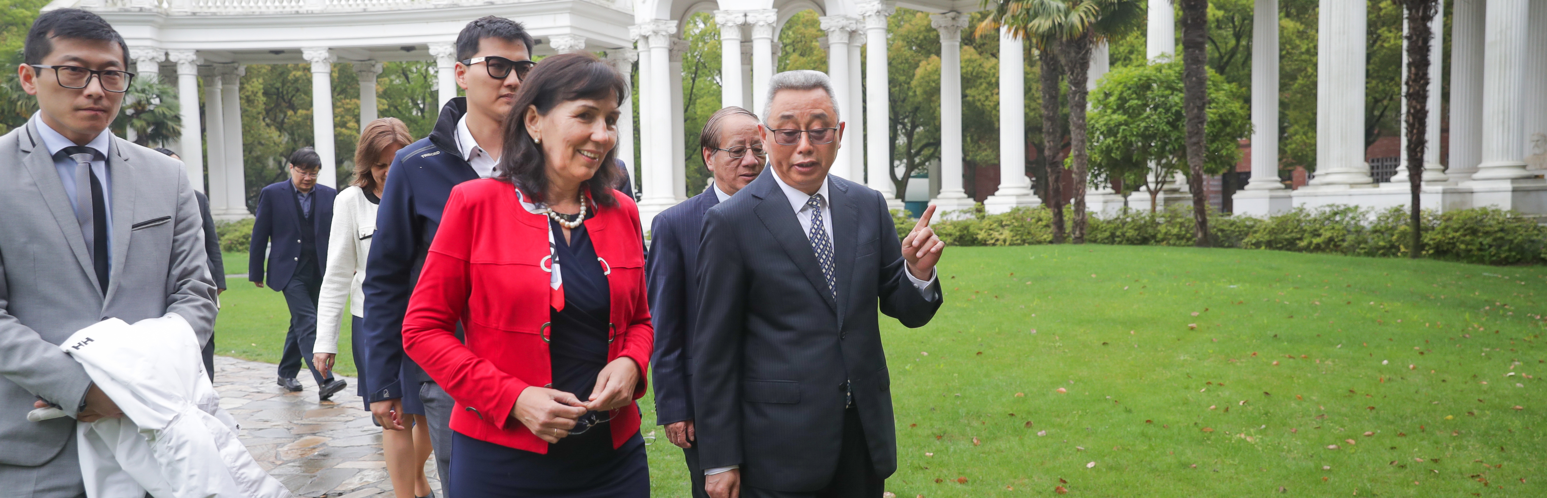 匈牙利埃斯特爾哈慈大學校長一行...